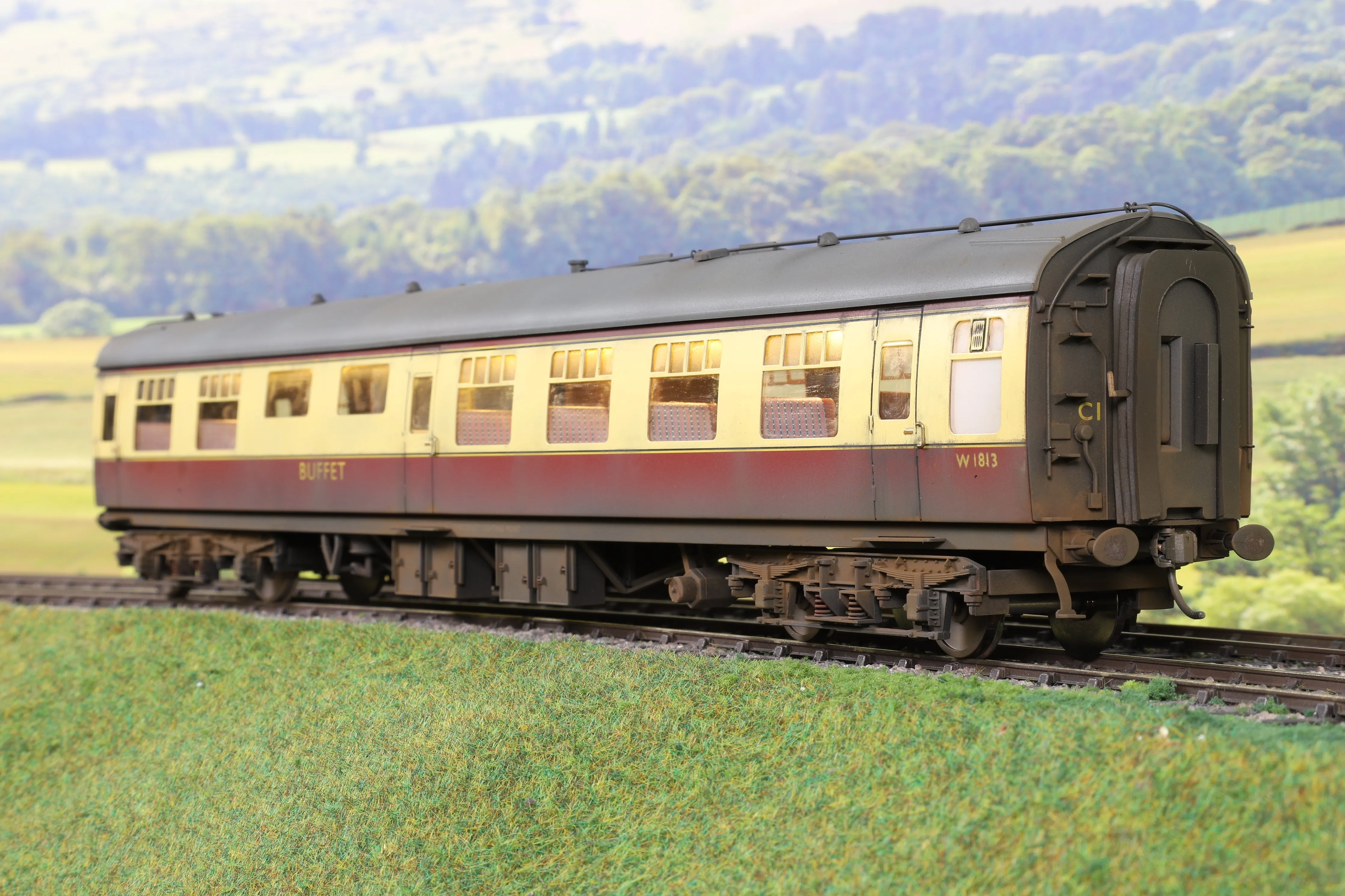 Darstaed 7mm Finescale O Gauge BR Mk1 Blood and Custard RMB 'W1813' Professionally Weathered and Numbered