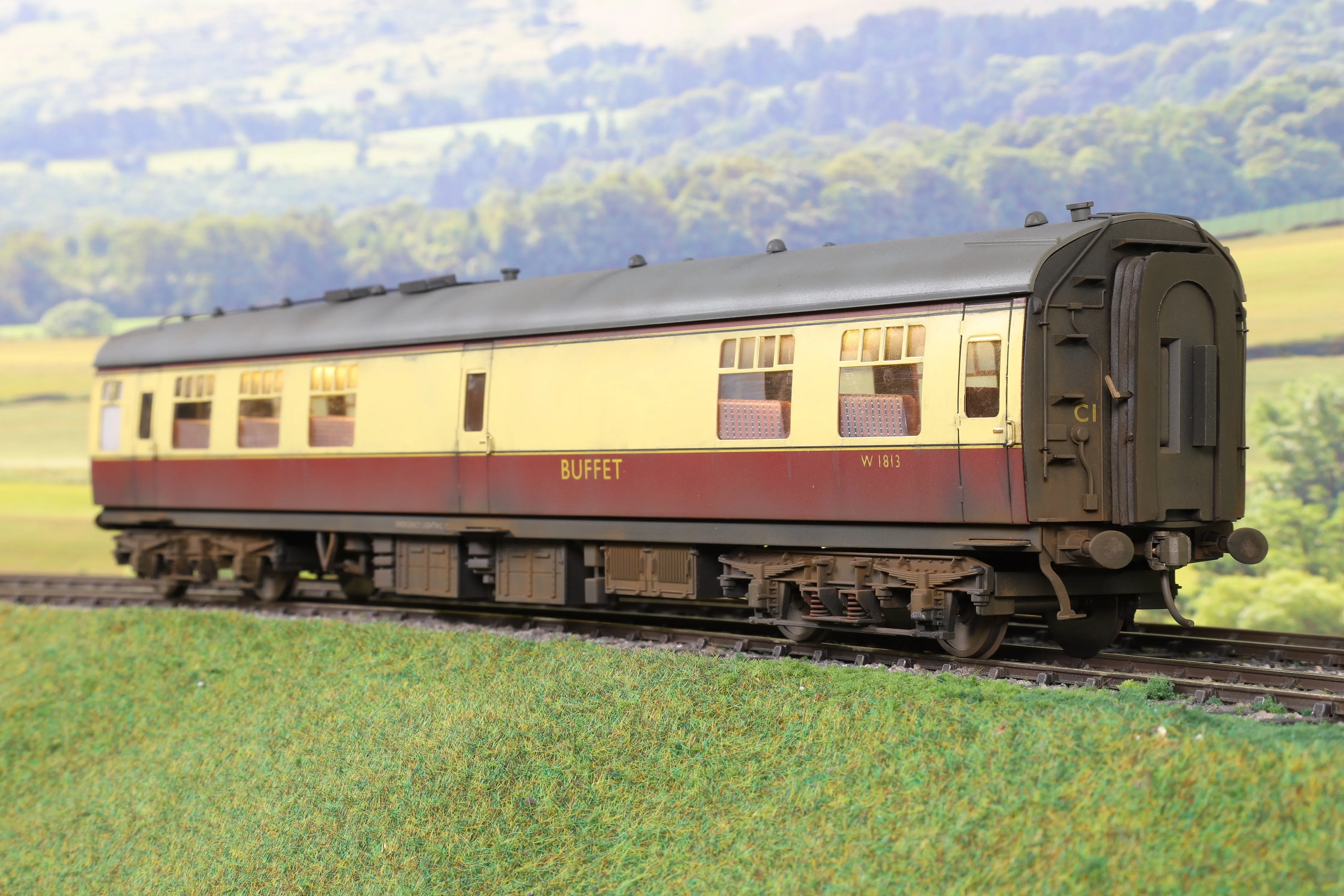 Darstaed 7mm Finescale O Gauge BR Mk1 Blood and Custard RMB 'W1813' Professionally Weathered and Numbered