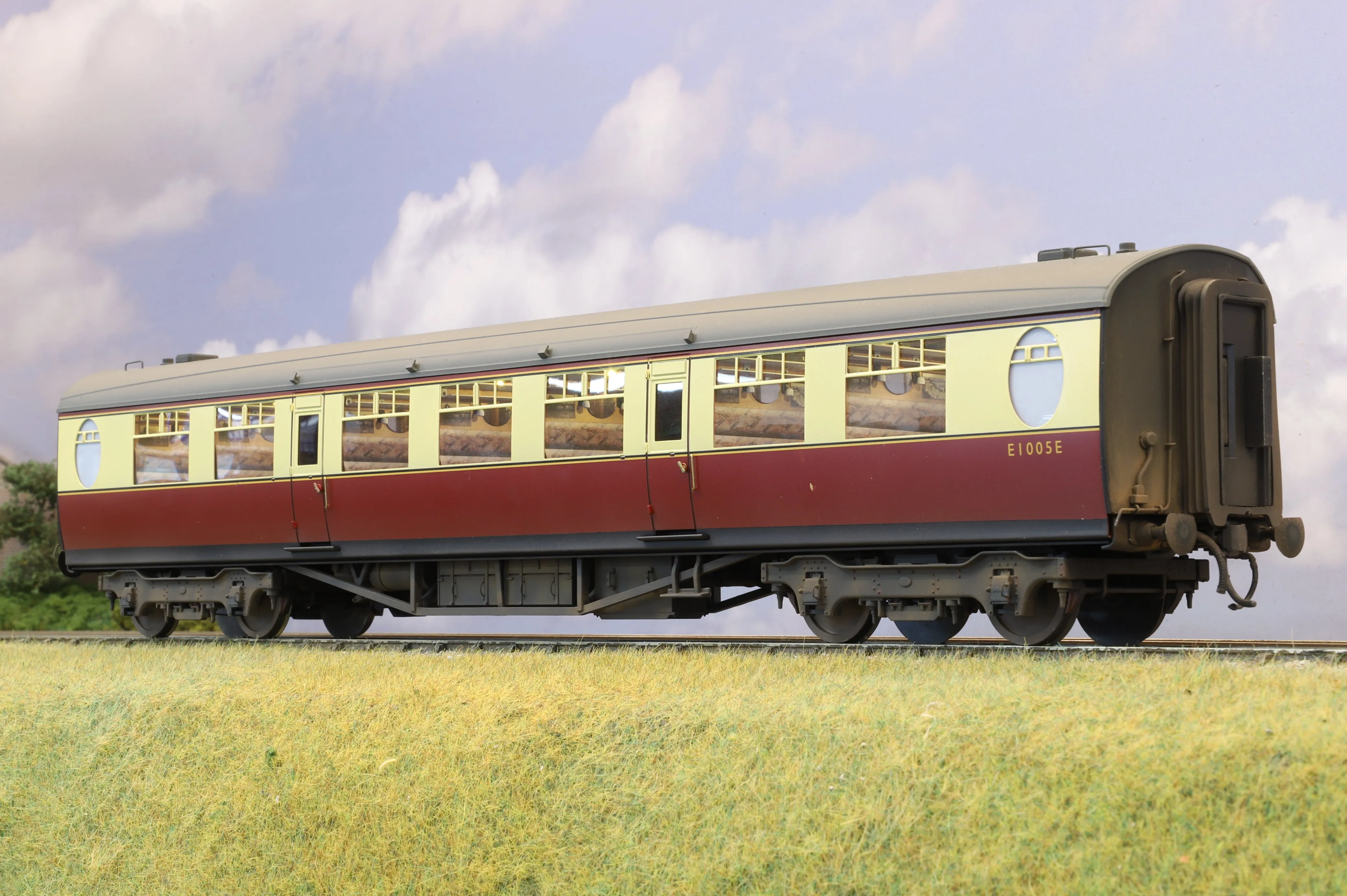 Darstaed Finescale O Gauge Thompson TK No. E1005E Crimson & Cream (Roller Ball Bearings) Professionally Weathered